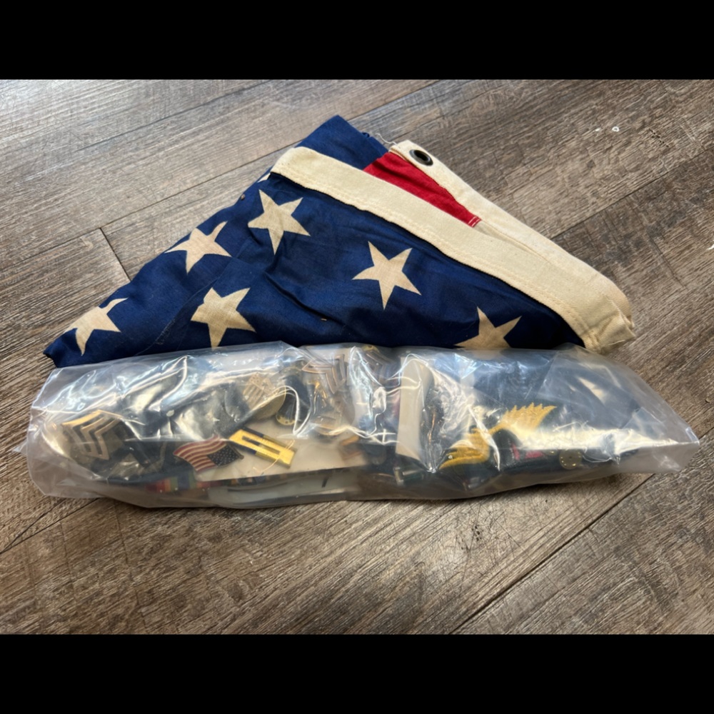 Military (pin, badged, button, patch) and US flag lot
